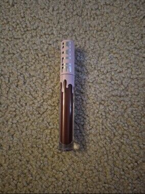 Kylie Jenner Matte Liquid Lipstick Hollyberry